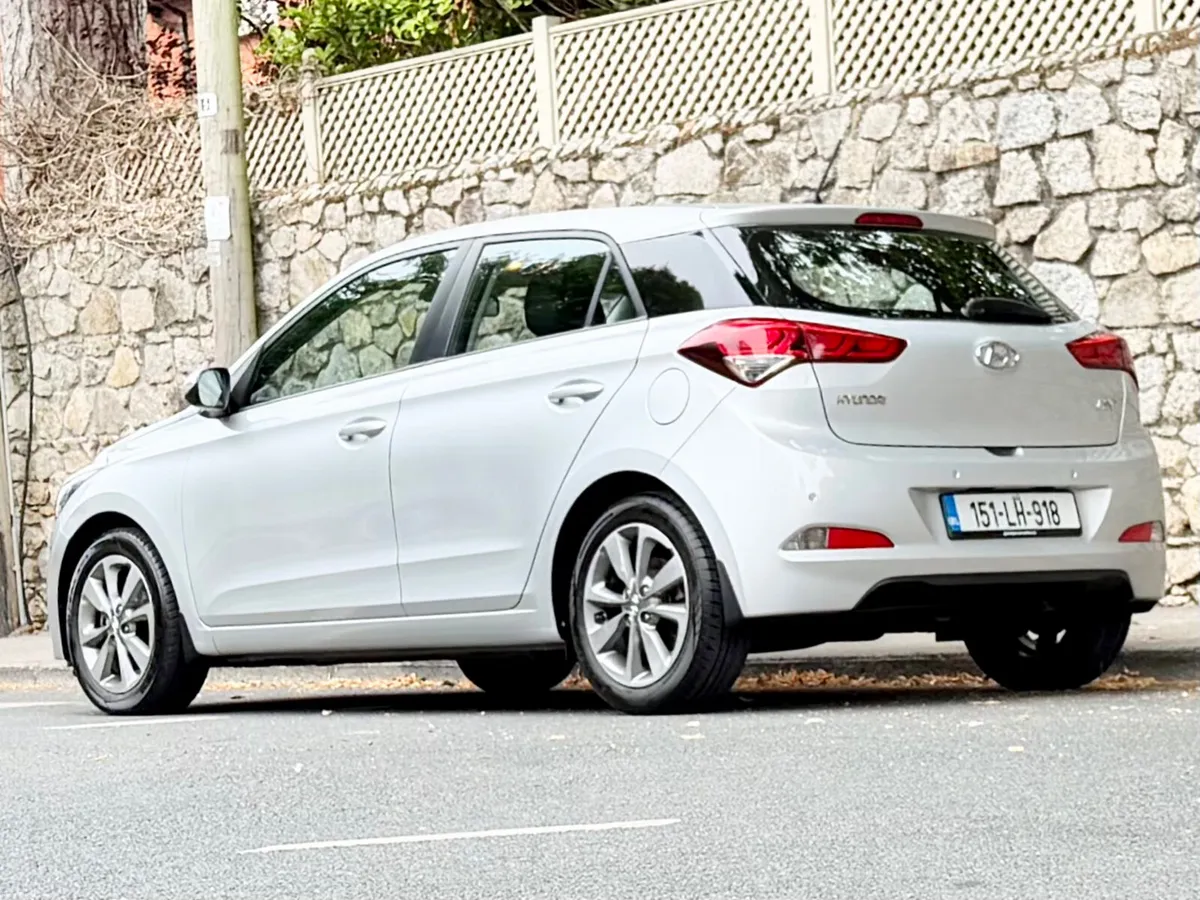 Hyundai i20 2015!! 1.2l DELUXE!! LOW MILES!! - Image 5