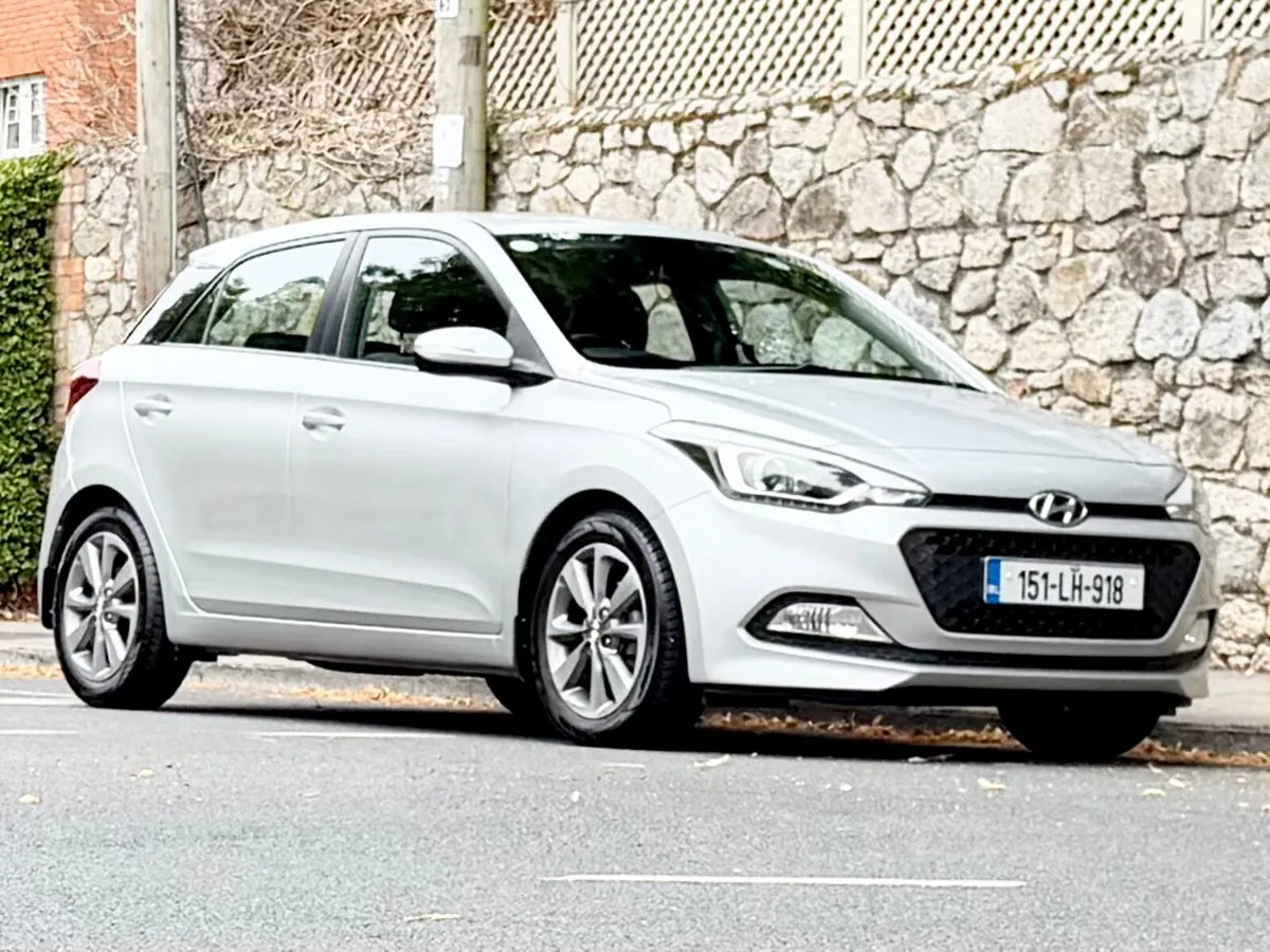 Hyundai i20 2015!! 1.2l DELUXE!! LOW MILES!! - Image 2