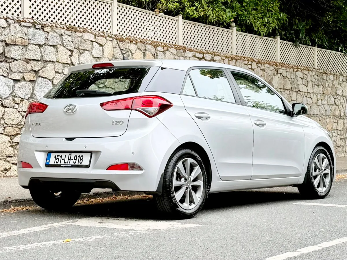 Hyundai i20 2015!! 1.2l DELUXE!! LOW MILES!! - Image 6
