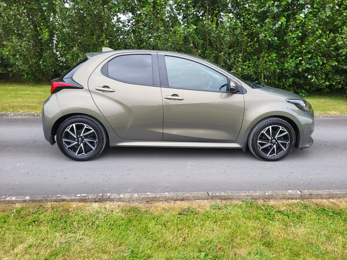Toyota Yaris   Luna  SPORT   1L manual - Image 2