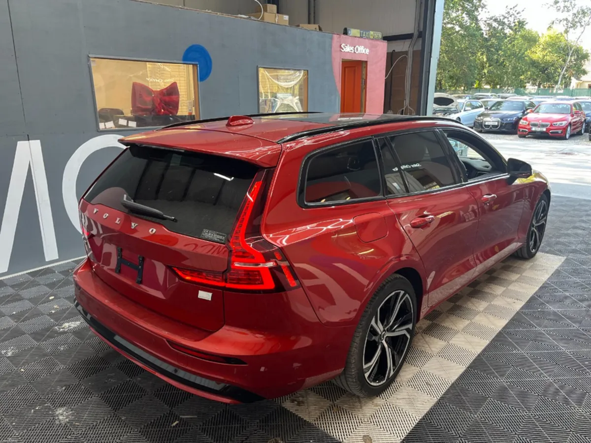 Volvo V60 2023 VOLVO V60 T6 PLUG-IN 2.0 AUTOMATIC - Image 2