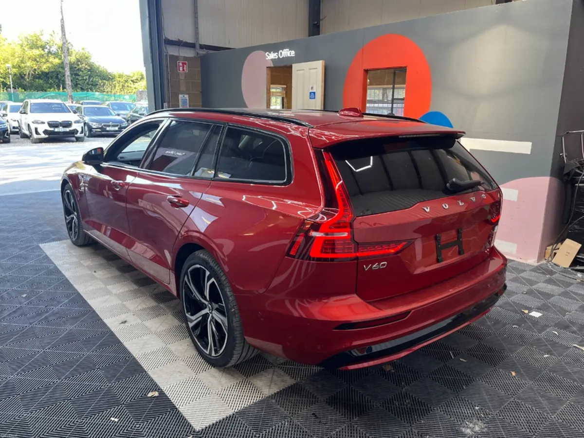 Volvo V60 2023 VOLVO V60 T6 PLUG-IN 2.0 AUTOMATIC - Image 4