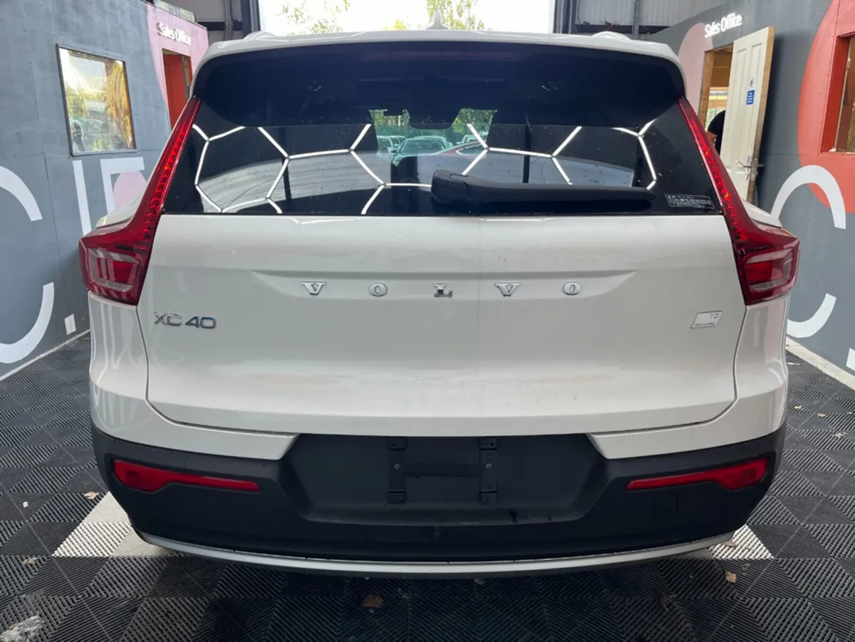 Volvo XC40 2022 VOLVO XC40 T5 PLUG-IN 1.5 AUTOMATI - Image 3