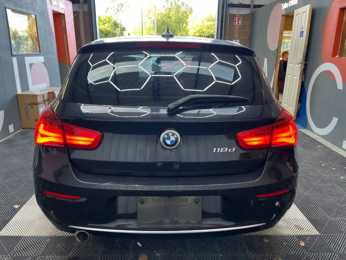 BMW 1-Series 2017 BMW 118D STYLE 2.0 AUTOMATIC / C - Image 3