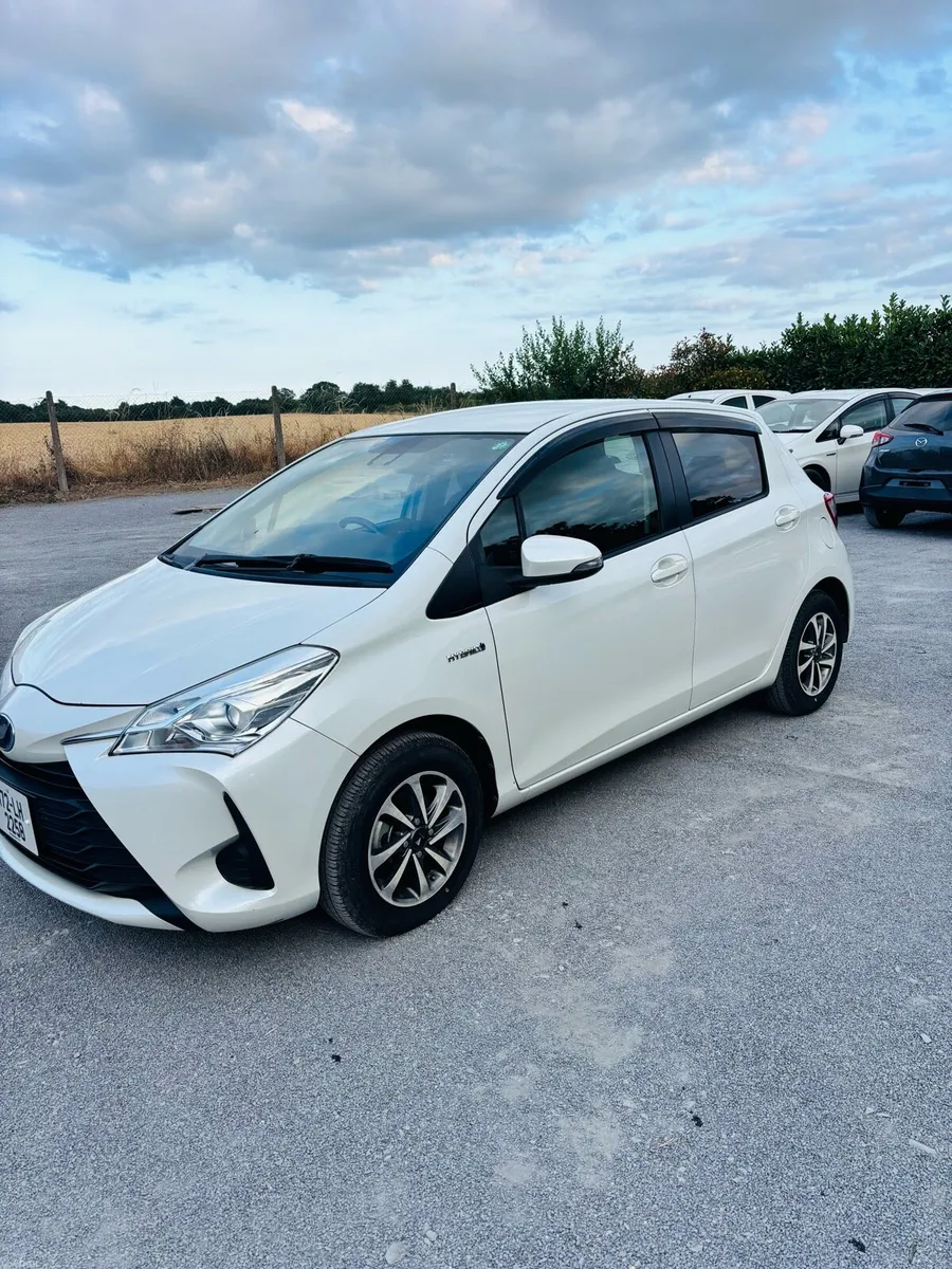 Toyota Vitz hybrid 1.5 low km - Image 2