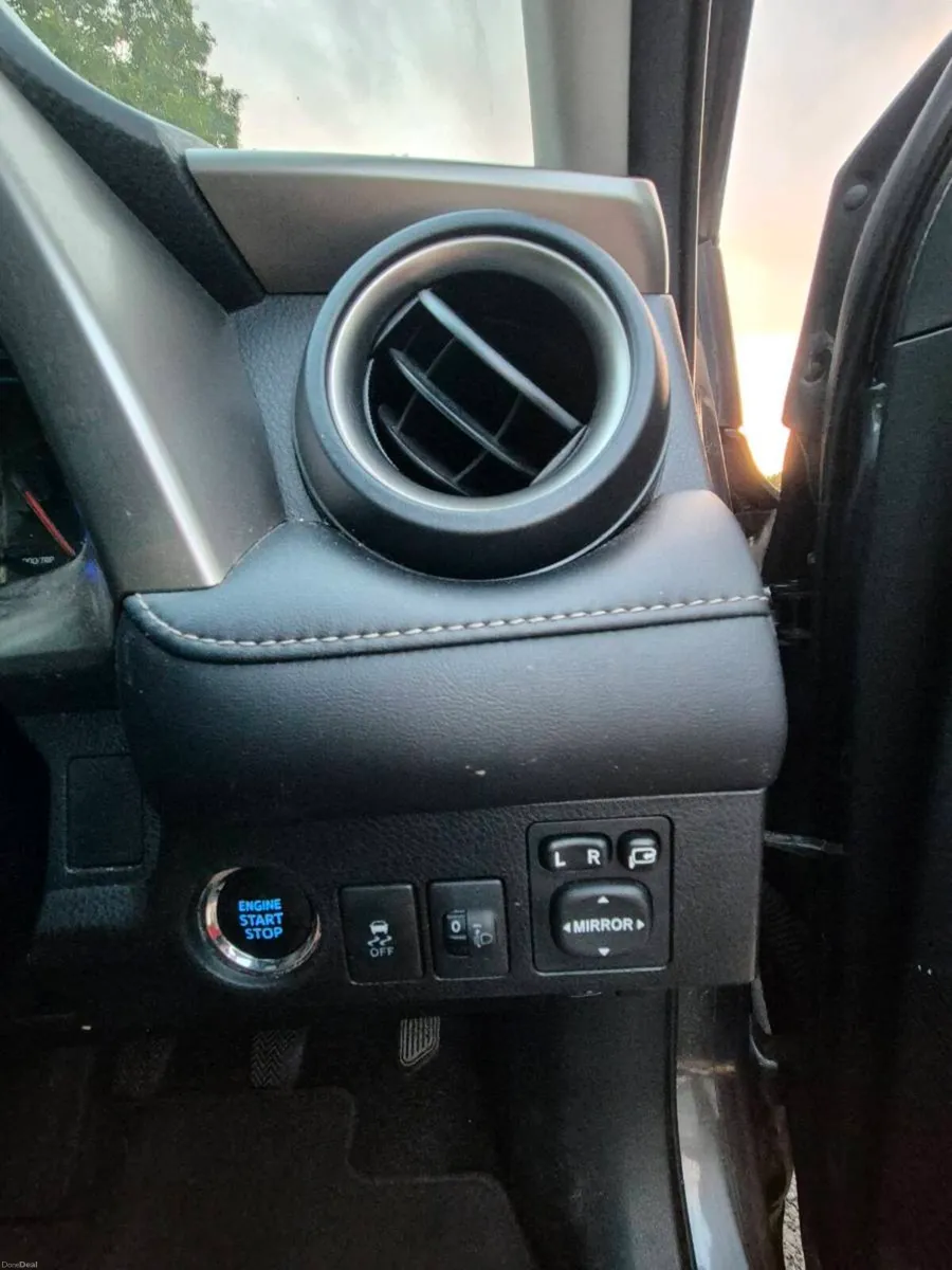 151 Toyota Rav4 AWD D4D SOL - Image 4