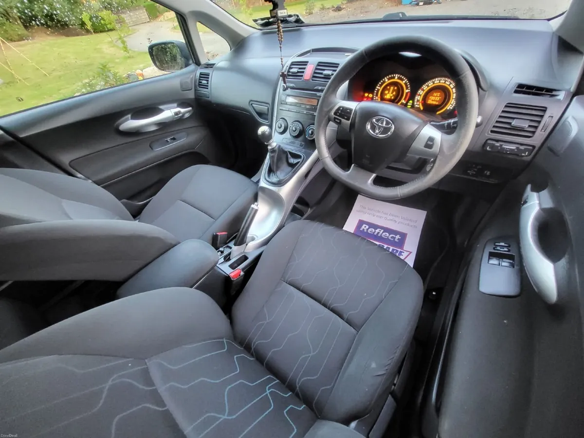 Toyota Auris 2011 - Image 4