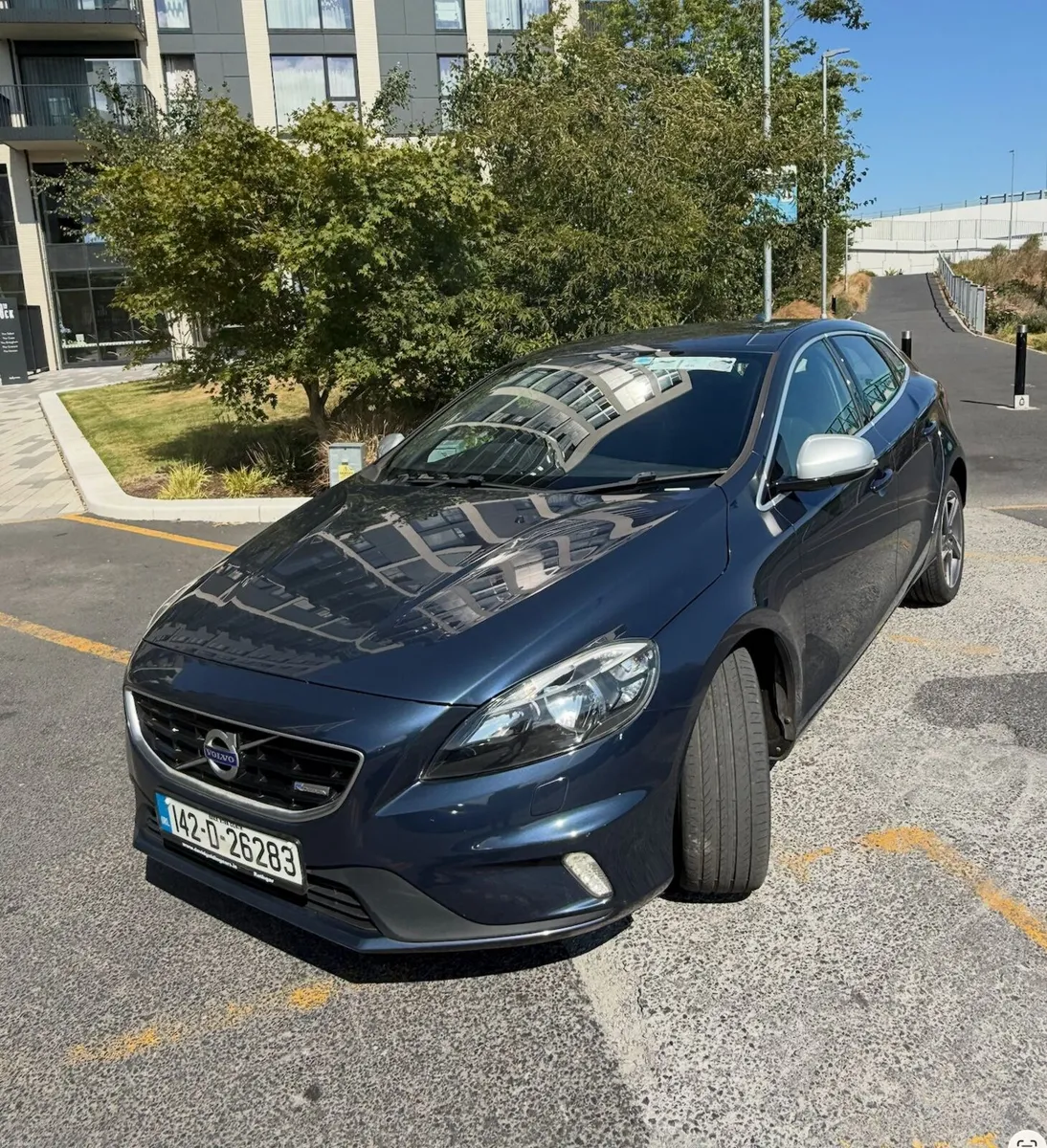 Volvo (2014) V40 D3 R-Design AUTOMATIC — 161k km - Image 1