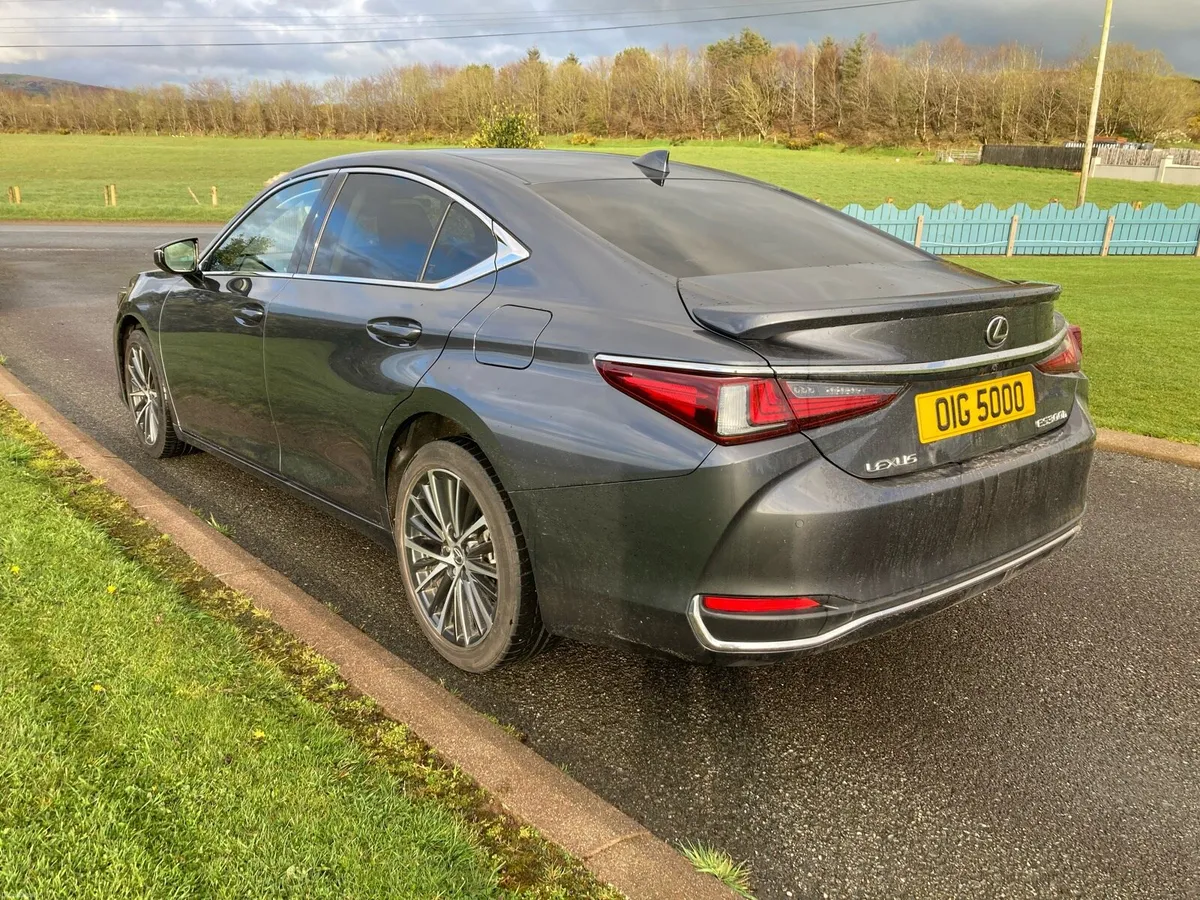 2025, Lexus ES 300h Premium Edition - Image 3