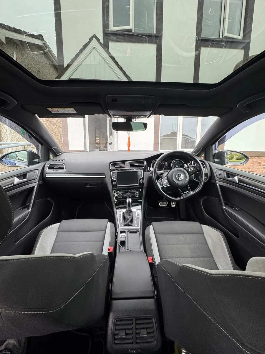 Volkswagen Golf R - Image 5