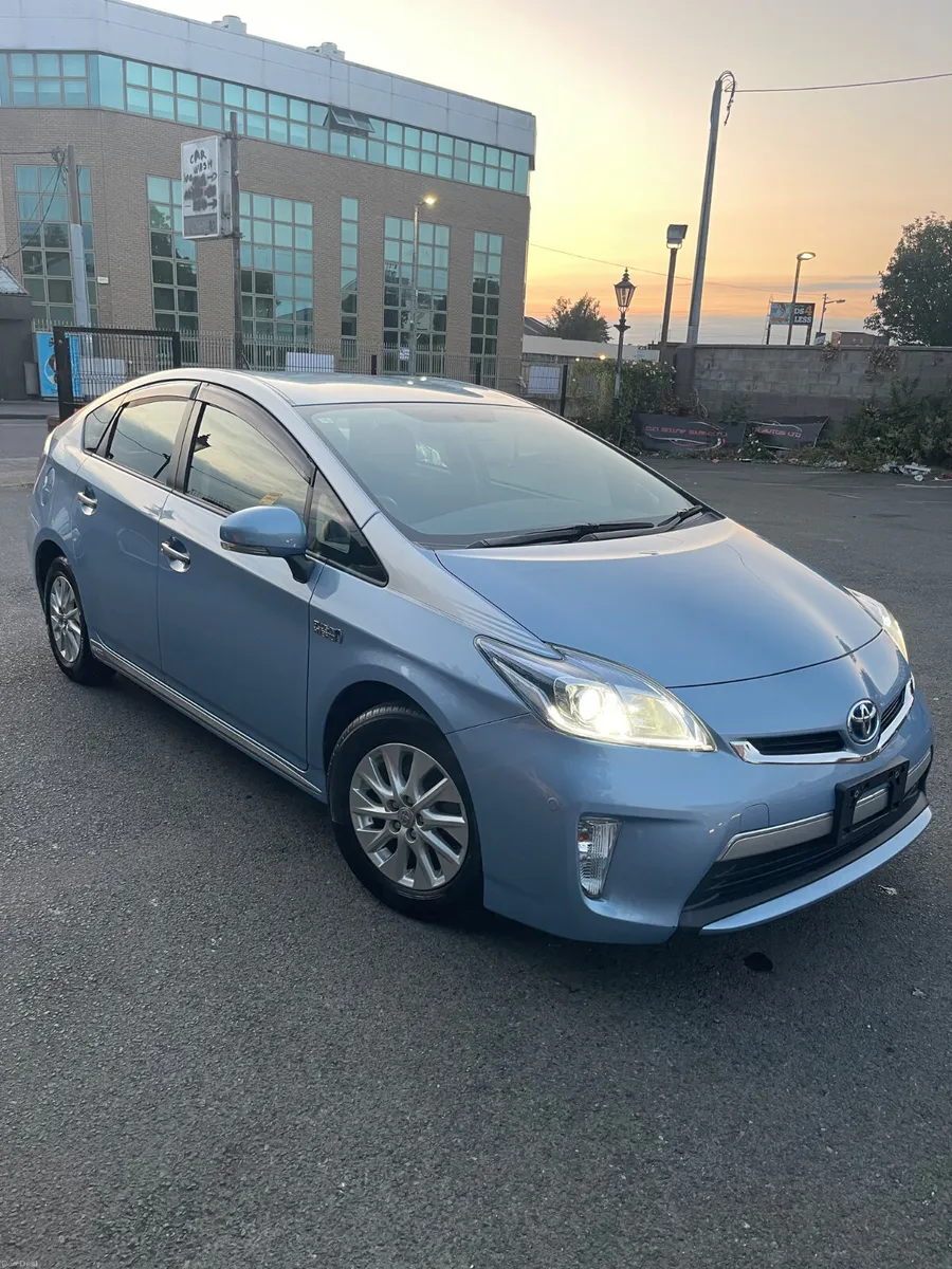 2014 Toyota Prius plug in hybrid - Image 1