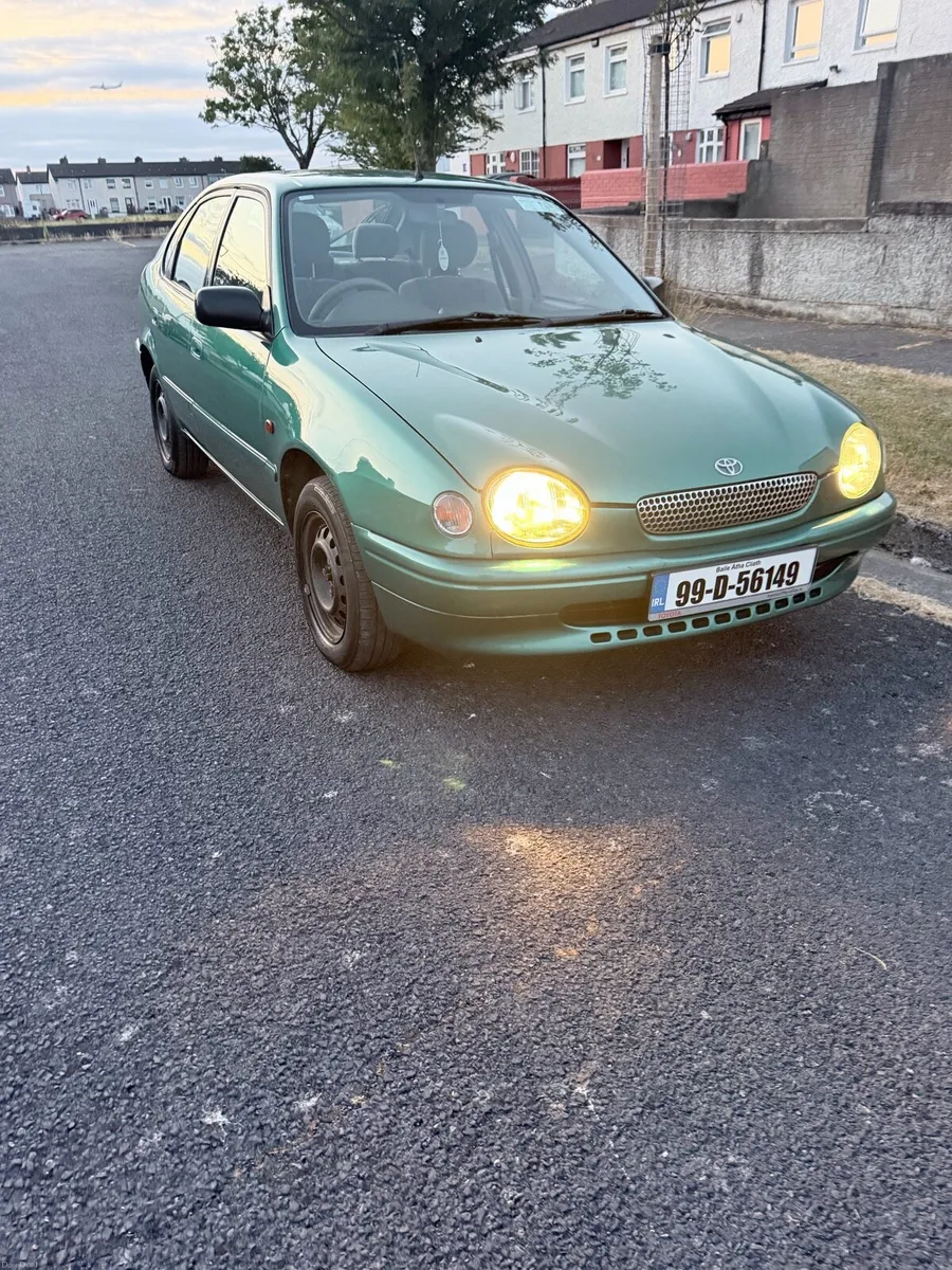 Toyota corolla low mileage - Image 3