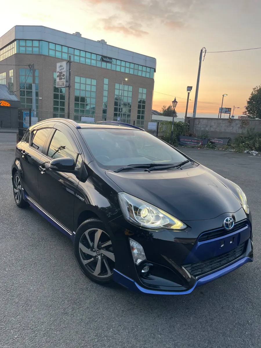 2015 Toyota Aqua hybrid (urban) - Image 1