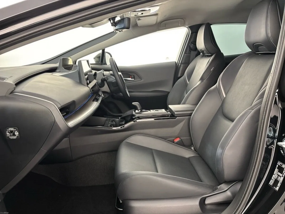 Toyota Prius PHEV - Image 6