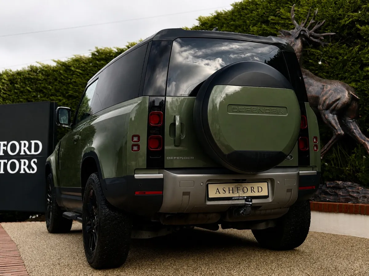 Land Rover Defender 2023 - Image 4