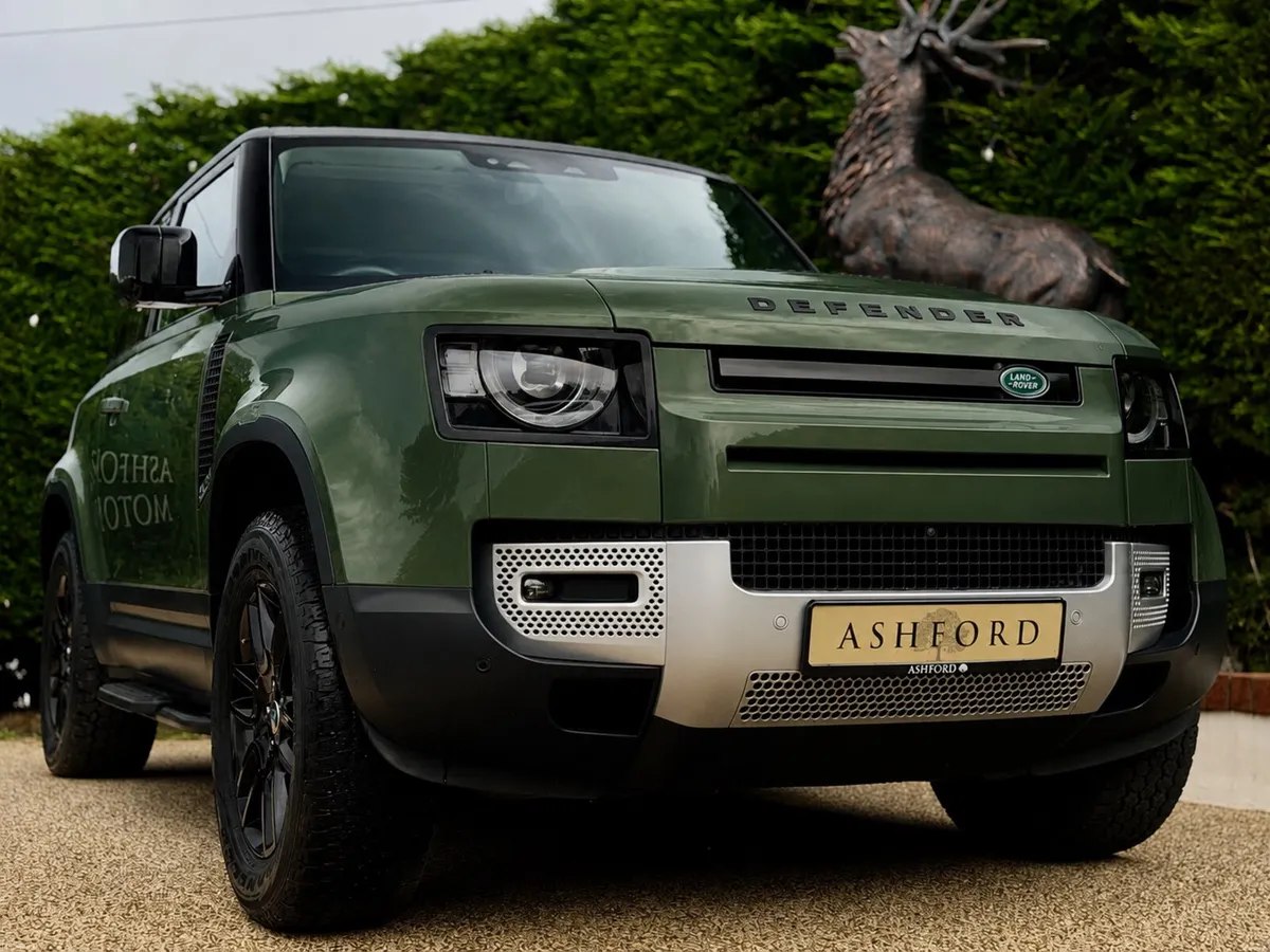 Land Rover Defender 2023 - Image 1