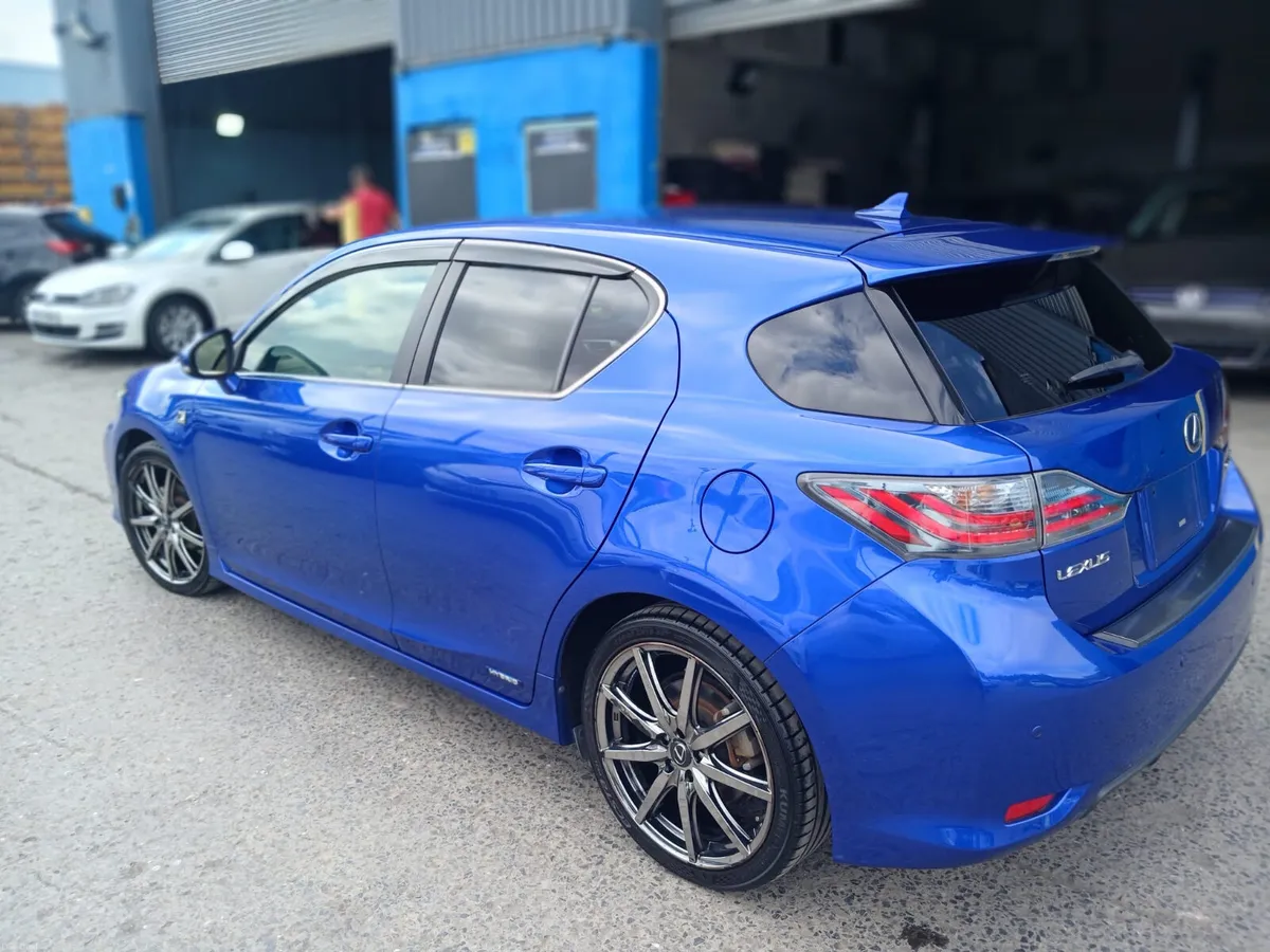 2011 Lexus CT200 H / Executive/ Sunroof - Image 4
