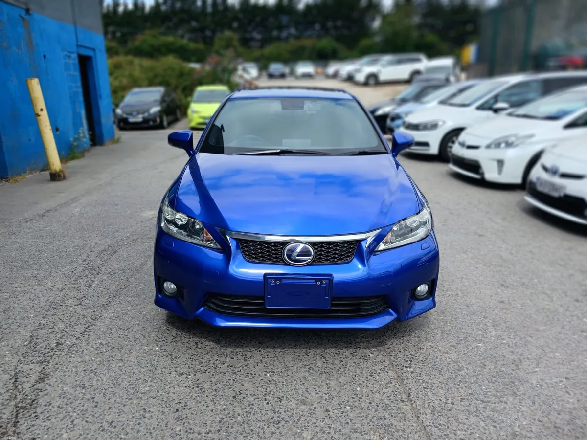2011 Lexus CT200 H / Executive/ Sunroof - Image 2