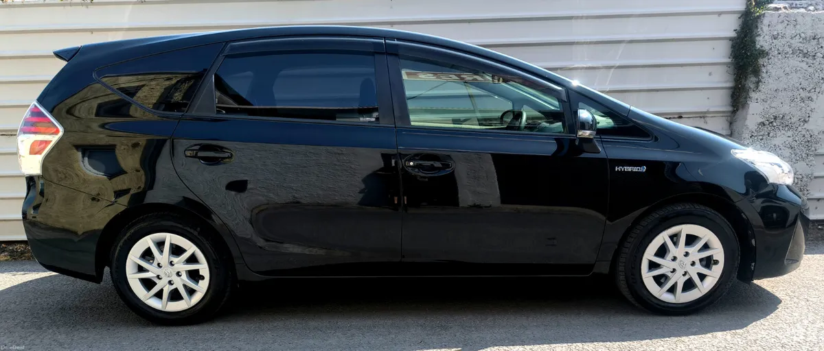 TOYOTA PRIUS 2016 7 SEATS HYBRID - Image 4