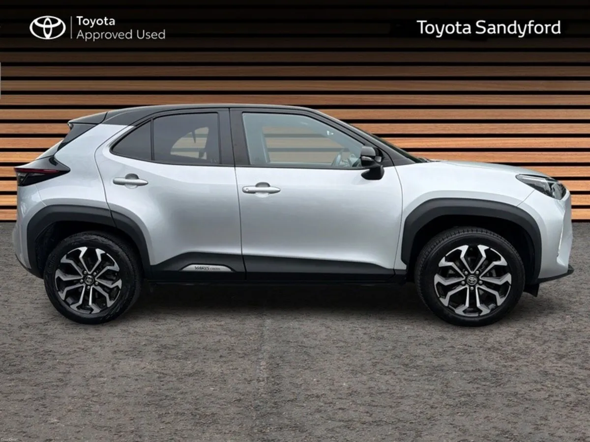 Toyota Yaris Cross LUNA SPORT // REAR CAMERA // SM - Image 3