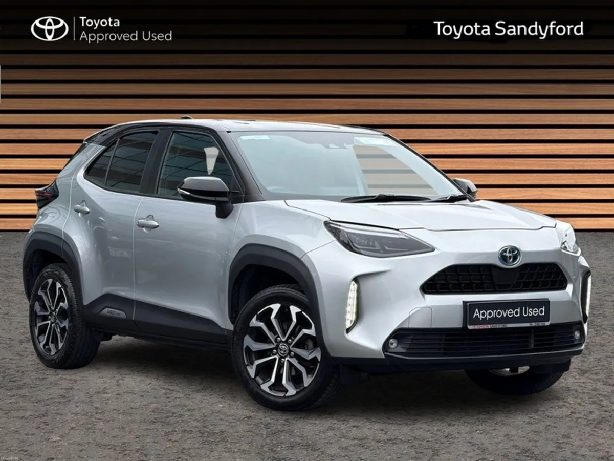 Toyota Yaris Cross LUNA SPORT // REAR CAMERA // SM - Image 1