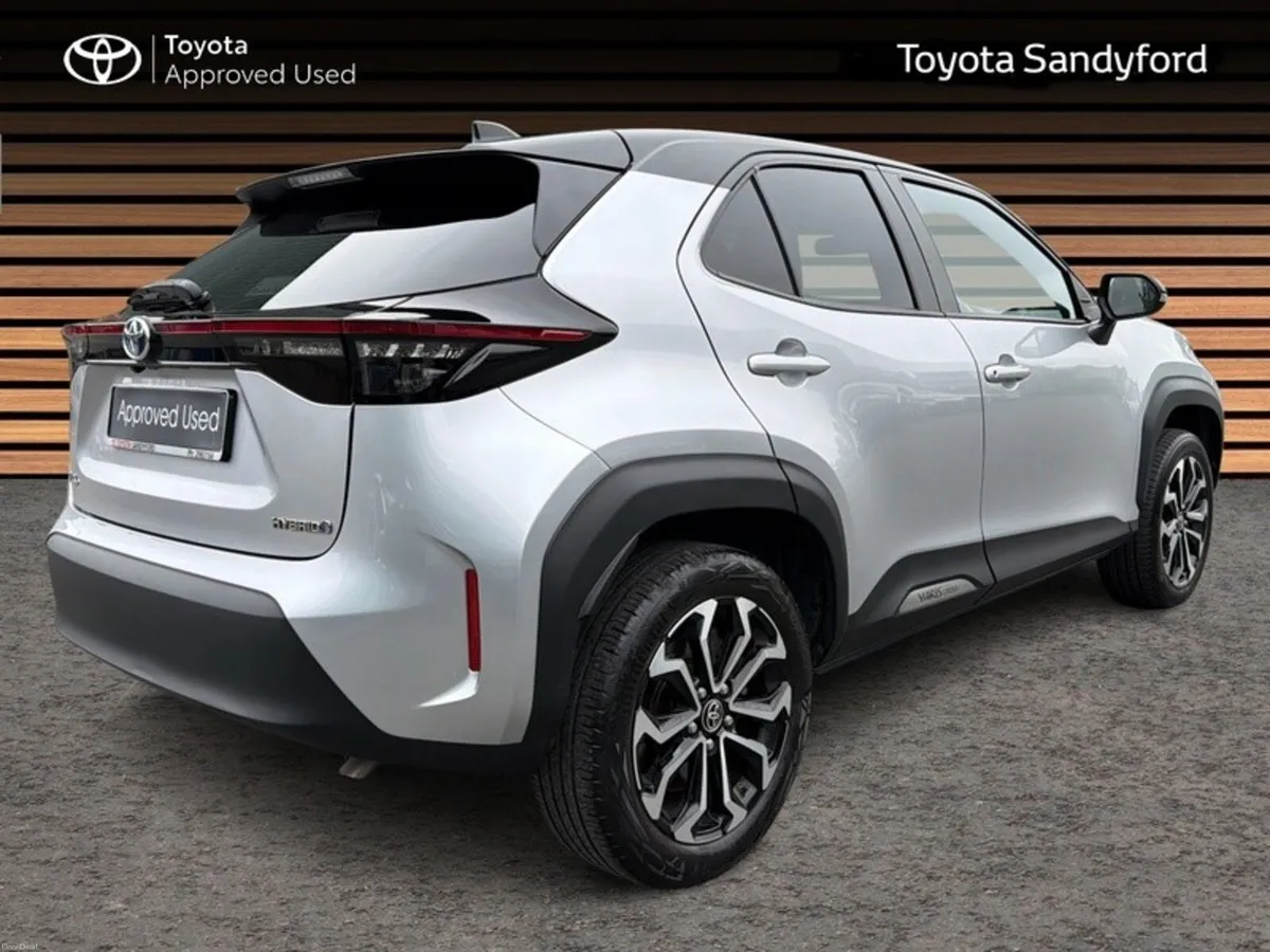 Toyota Yaris Cross LUNA SPORT // REAR CAMERA // SM - Image 2