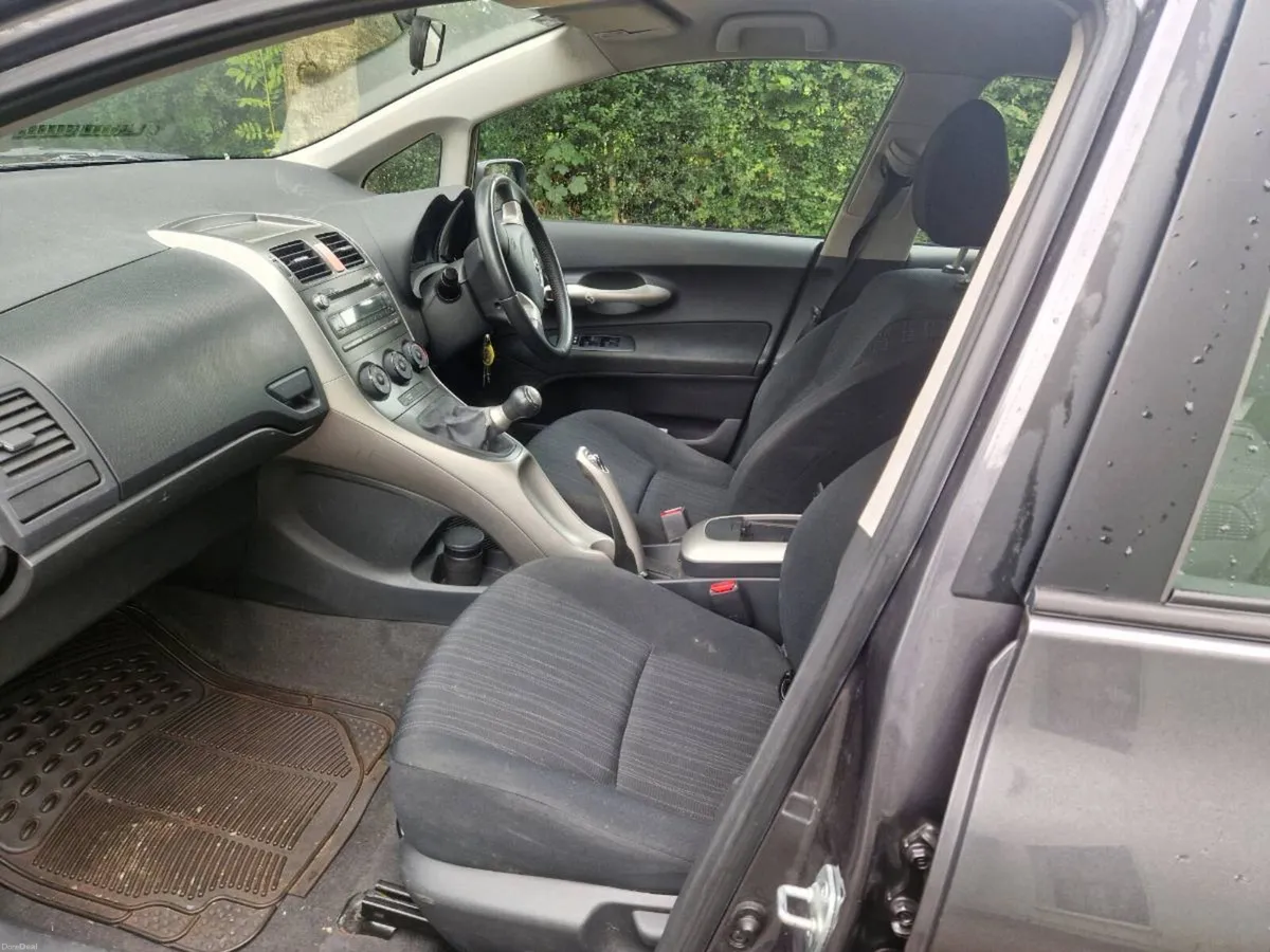 Toyota auris. 1.4 diesel 2008 - Image 3