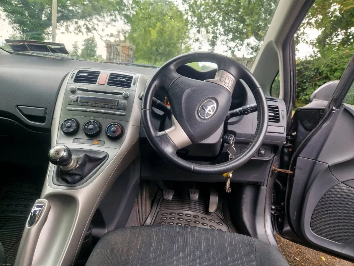 Toyota auris. 1.4 diesel 2008 - Image 5