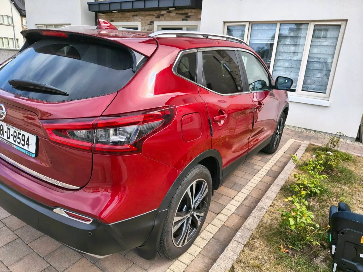 Nissan Qashqai 1.2 SV Premium SS Part LEA 4DR - Image 5