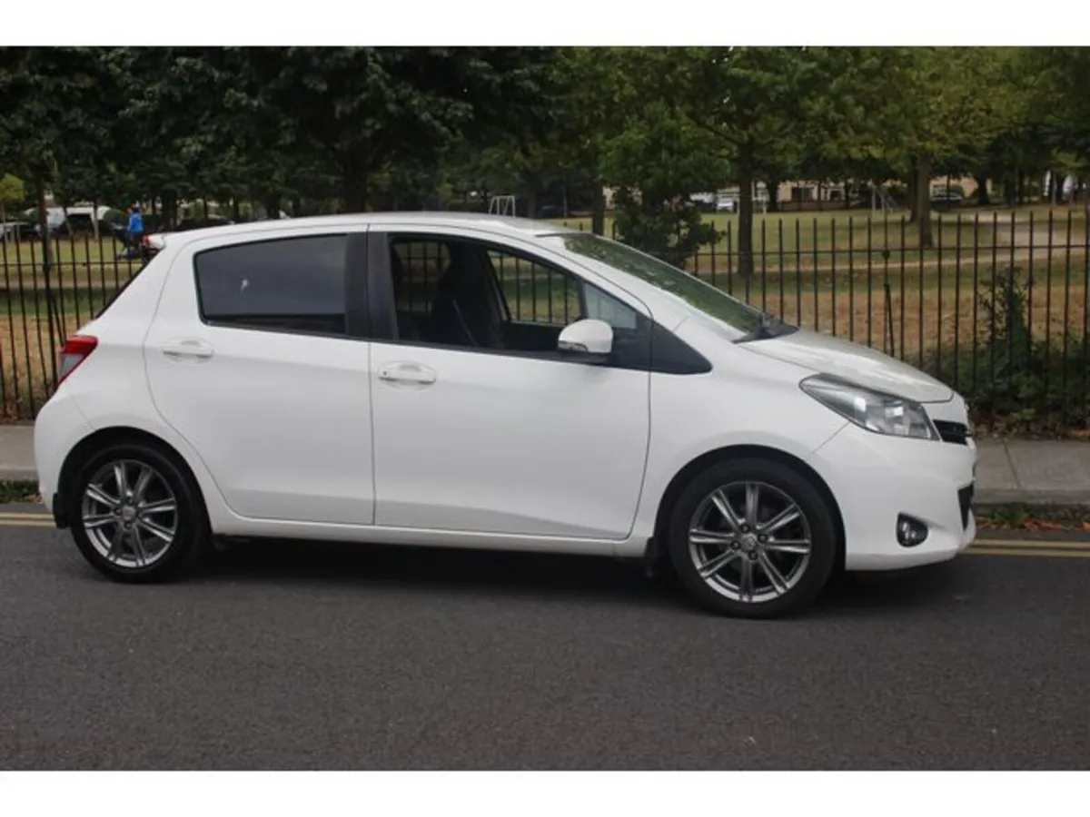 Toyota Yaris 1.3 1/2 Leather - Park Camera -Phone - Image 4