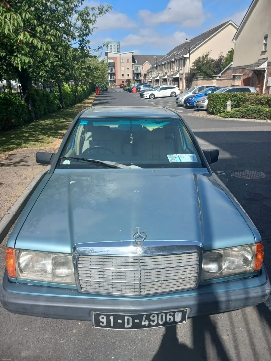 Mercedes Benz E190 1991 - Image 4