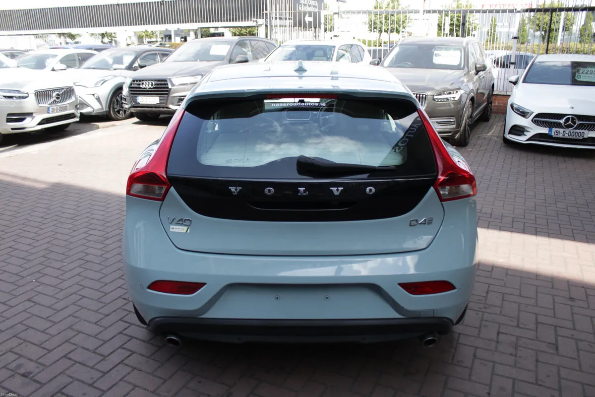2017 VOLVO V40 D4 INSCRIPTION 5DR HATCHBACK AUTO - Image 5