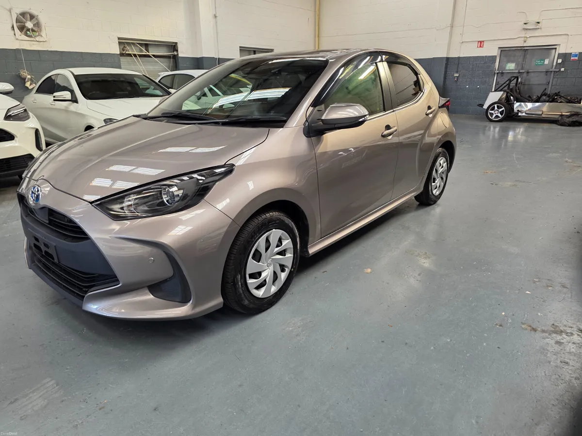 2020 Toyota Yaris Hybrid - Image 3
