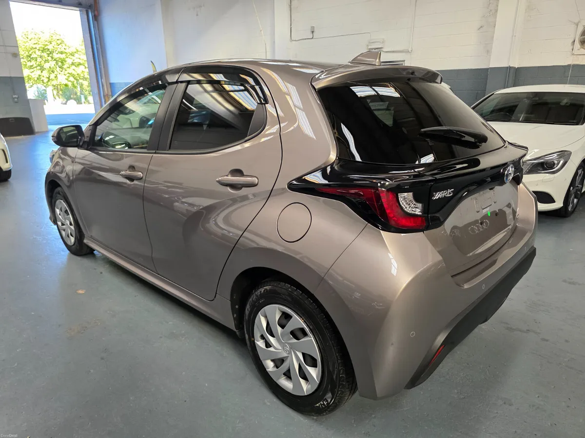 2020 Toyota Yaris Hybrid - Image 4