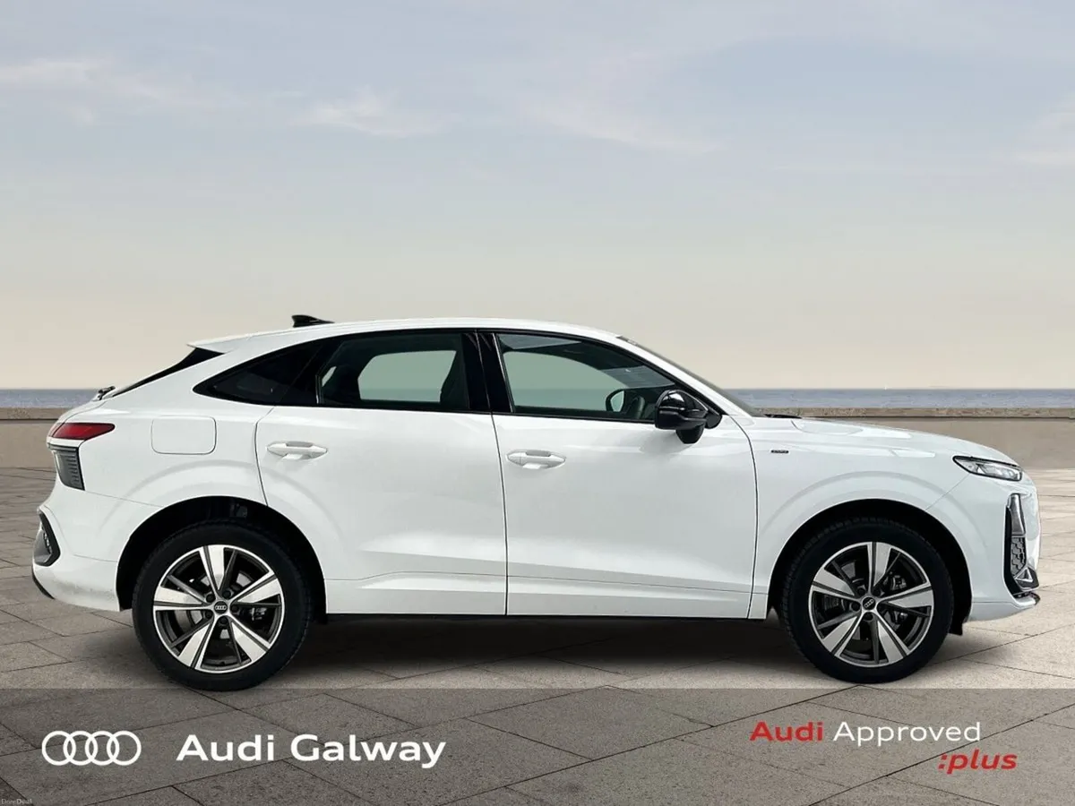 Audi Q3 E-HYBRID S-LINE SPORTBACK 270 HP A/T - Image 5