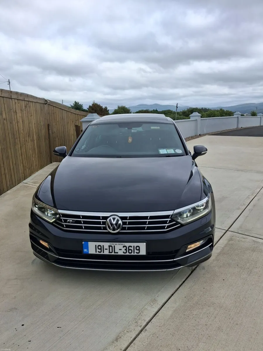 Volkswagen Passat 2019 - Image 2
