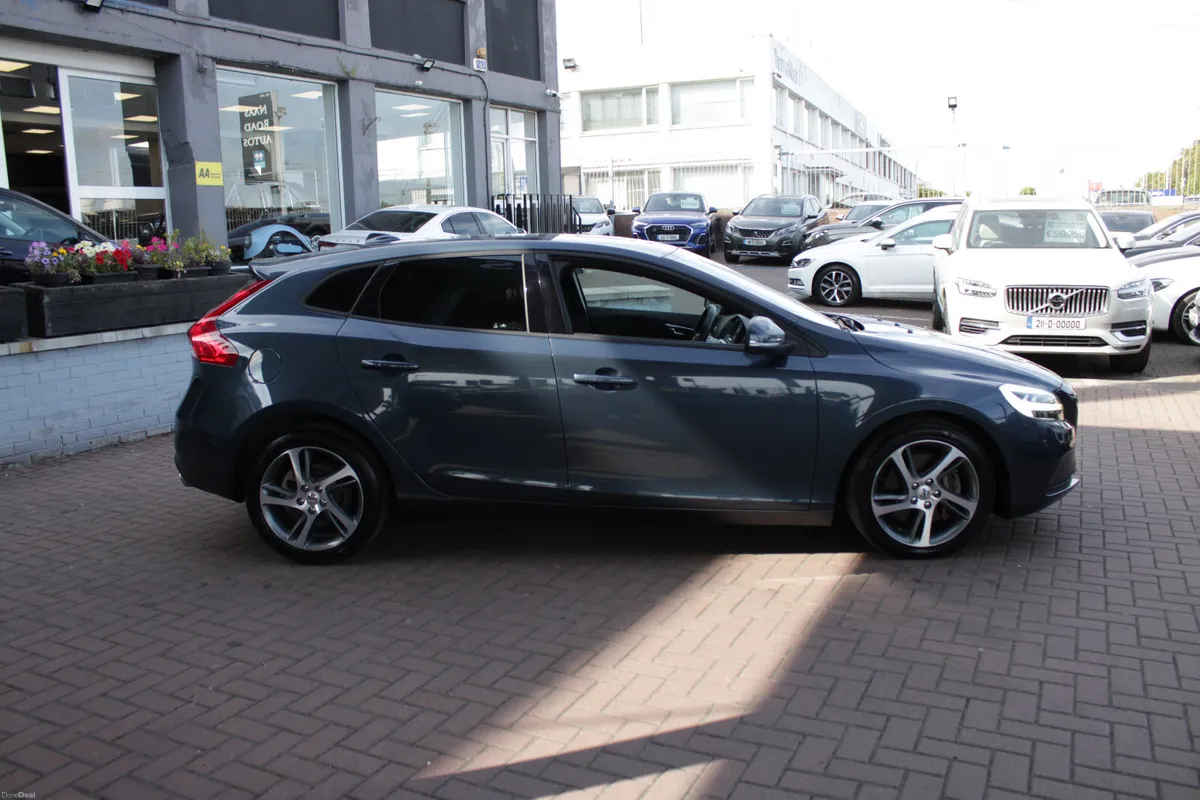 2019 VOLVO V40 D4 2.0 5DR HATCHBACK AUTOMATIC - Image 3