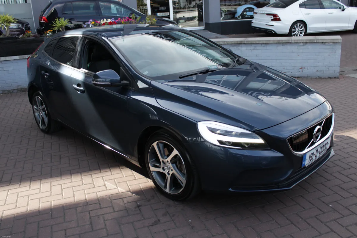 2019 VOLVO V40 D4 2.0 5DR HATCHBACK AUTOMATIC - Image 2