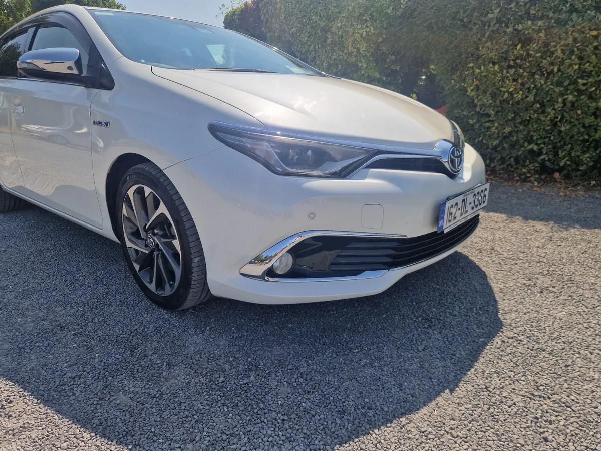 Toyota Auris Hybrid 2016 - Image 1