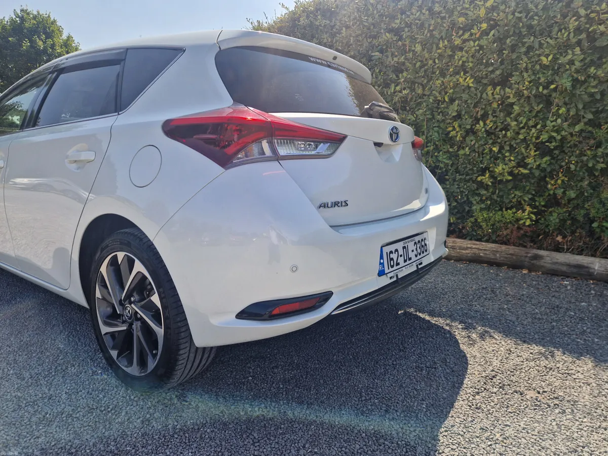 Toyota Auris Hybrid 2016 - Image 3