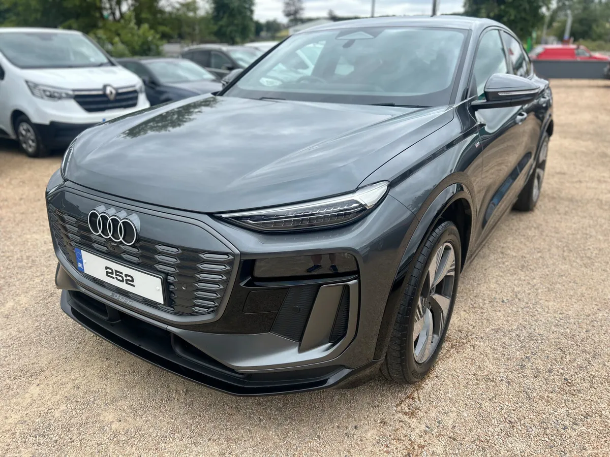 Audi Q6 e-tron SLINE SPORT - Image 3