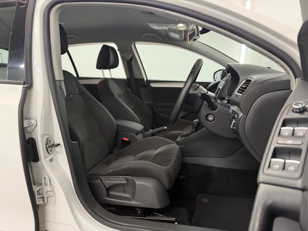 Volkswagen Golf **DSG **DUAL CLIMATE CONTROL **PIO - Image 5