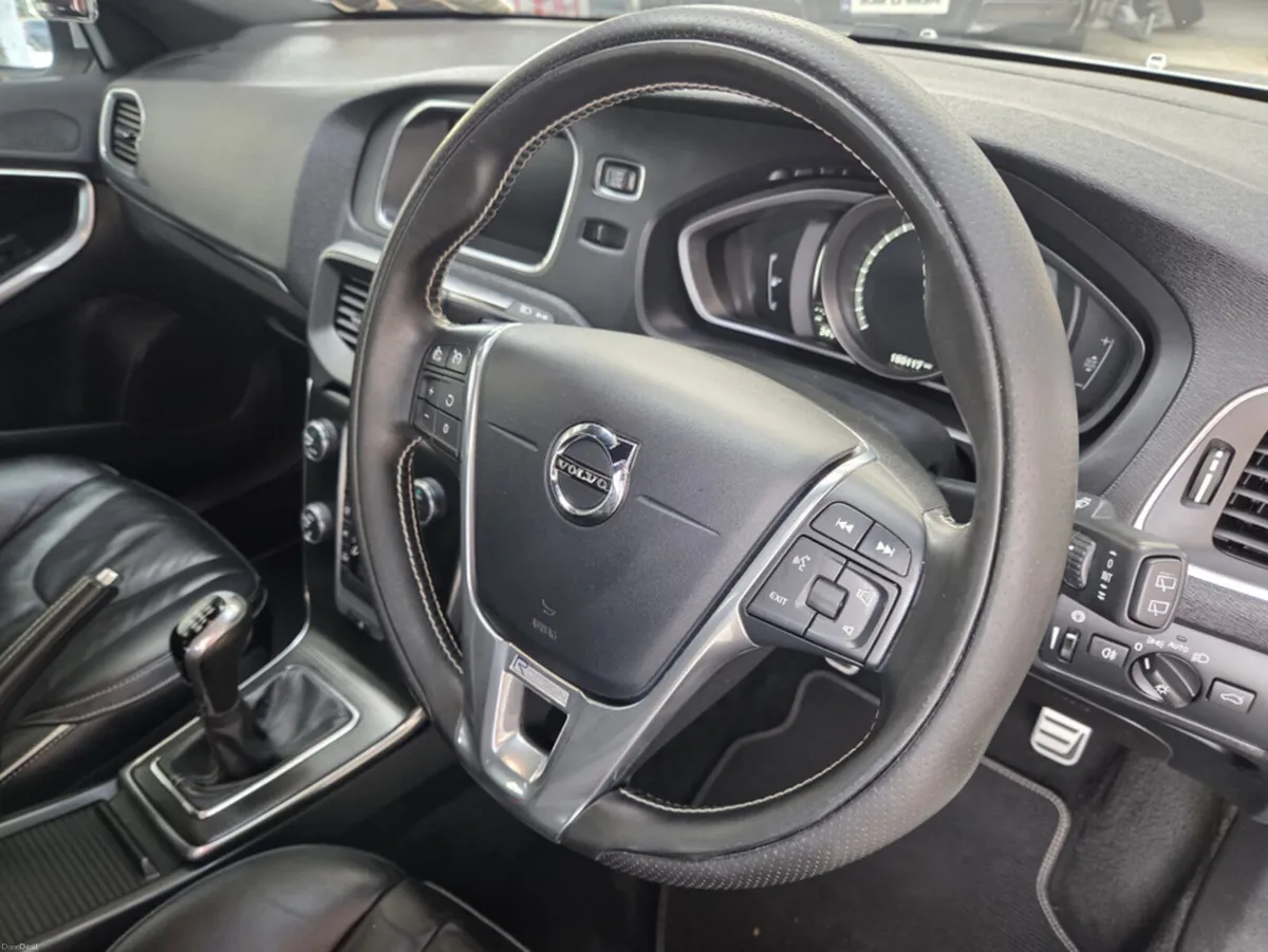 Volvo V40 2.0 D2 R-DESIGN PRO 120BHP 5DR 40 SERIES - Image 2