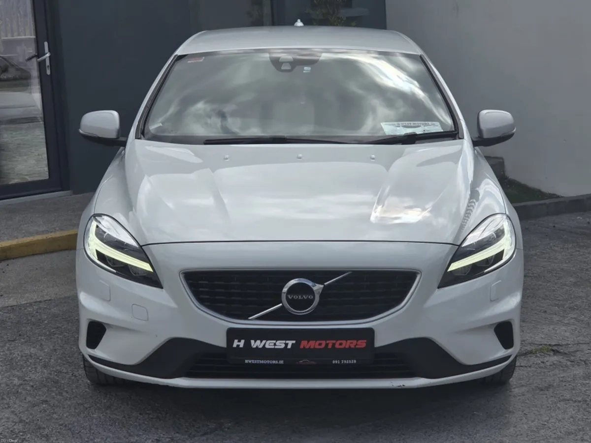 Volvo V40 2.0 D2 R-DESIGN PRO 120BHP TOP SPEC - Image 5