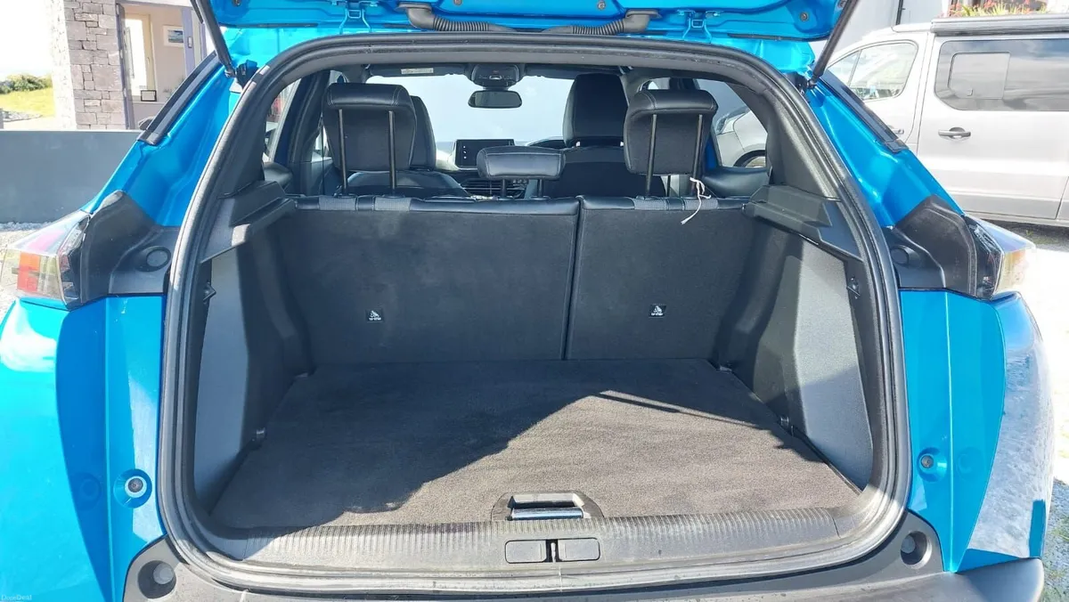 231 Peugeot 2008 Allure Automatic 130bhp | 1 Owner - Image 6