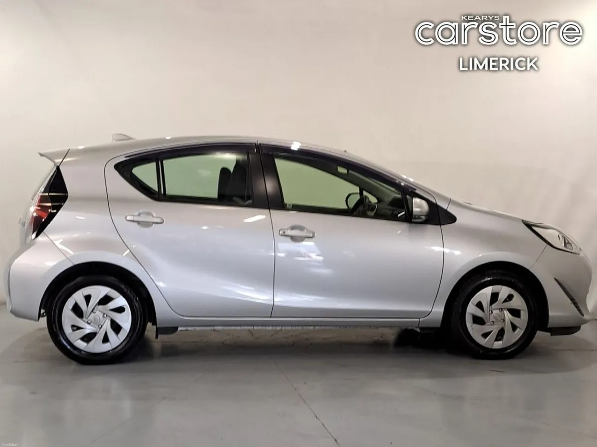 Toyota Aqua 1.5 HYBRID - Image 2