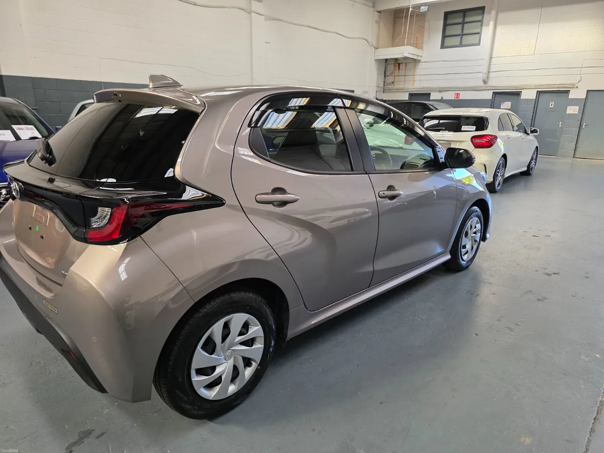 2020 Toyota Yaris Hybrid - Image 6