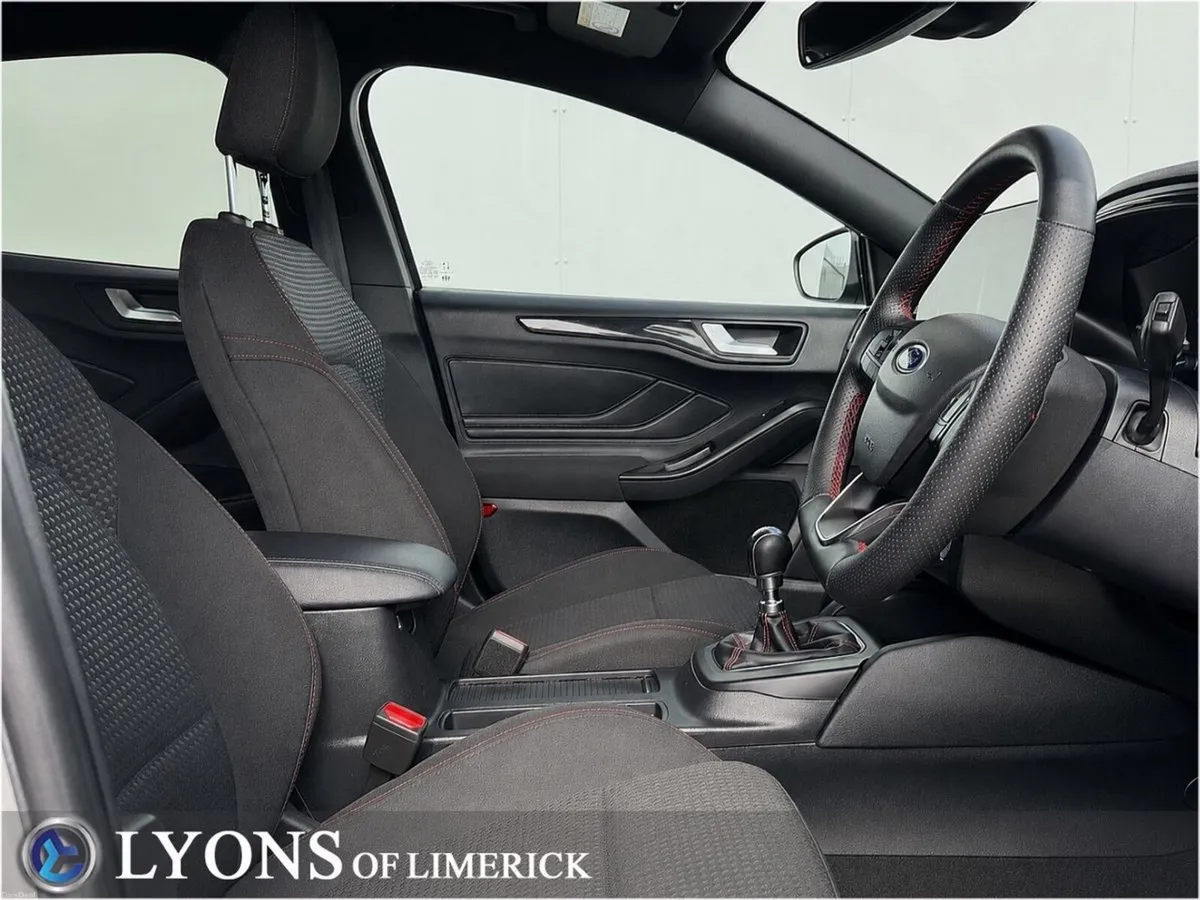 Ford Focus ST-Line X 1.0L EcoBoost 125PS mHEV - Image 3