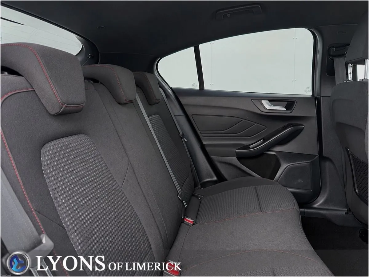 Ford Focus ST-Line X 1.0L EcoBoost 125PS mHEV - Image 5