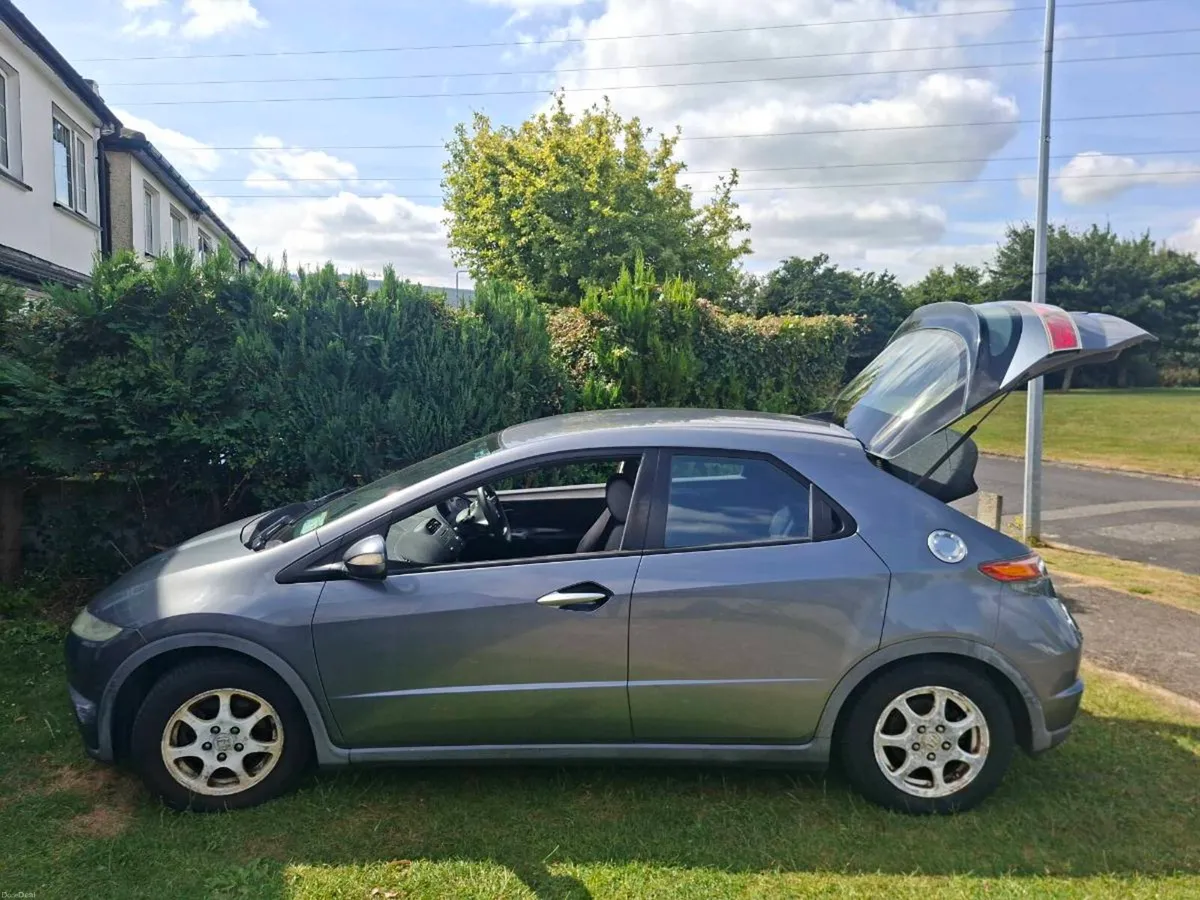 2006 Hoda Civic Grey 1.4ise 5Dr Petrol - Image 1